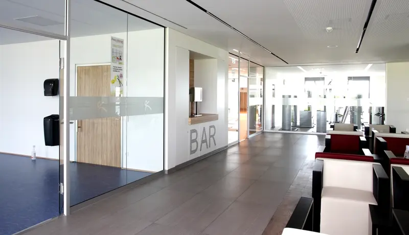 Holzmöbel für Sport-, Fitness- und Wellnessstudios